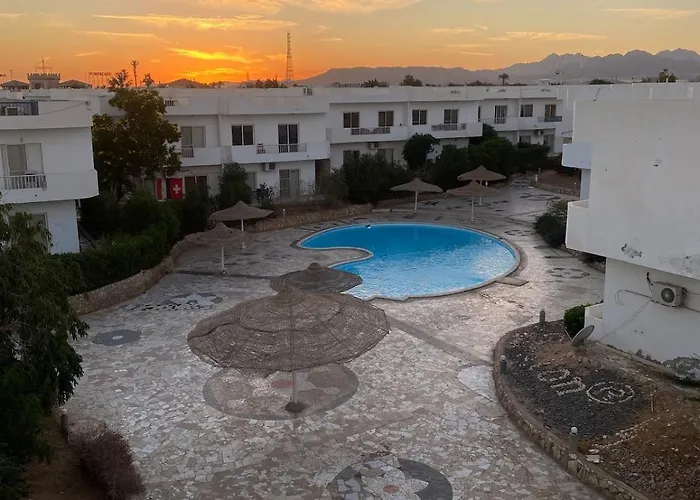 Apartamento Spacious 2br Pool-view In Hadaba *
