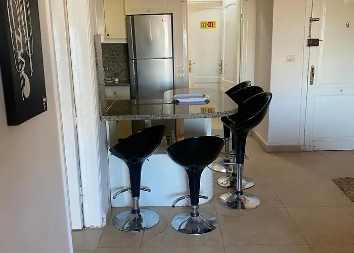 Spacious 2br Pool-view In Hadaba *