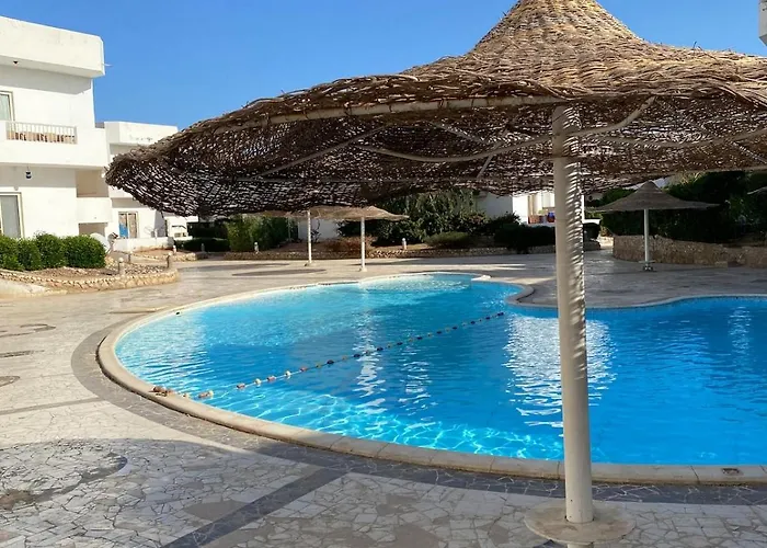 Spacious 2br Pool-view In Hadaba Apartamento *