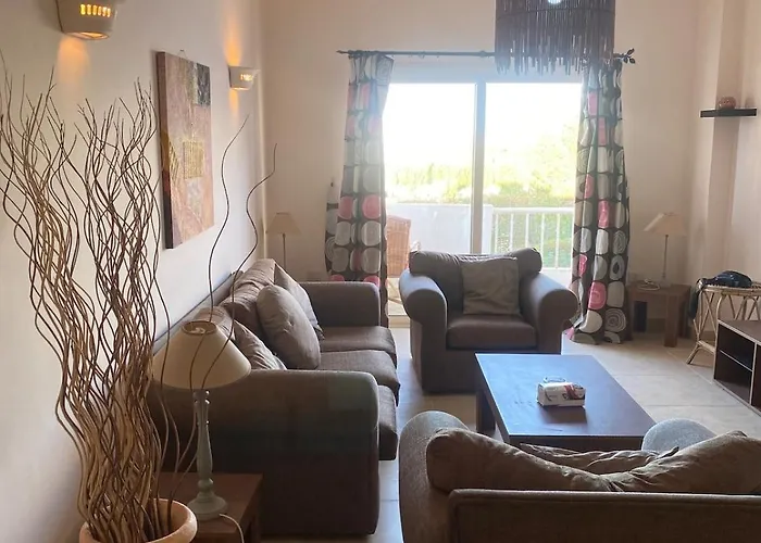 Apartamento Spacious 2br Pool-view In Hadaba