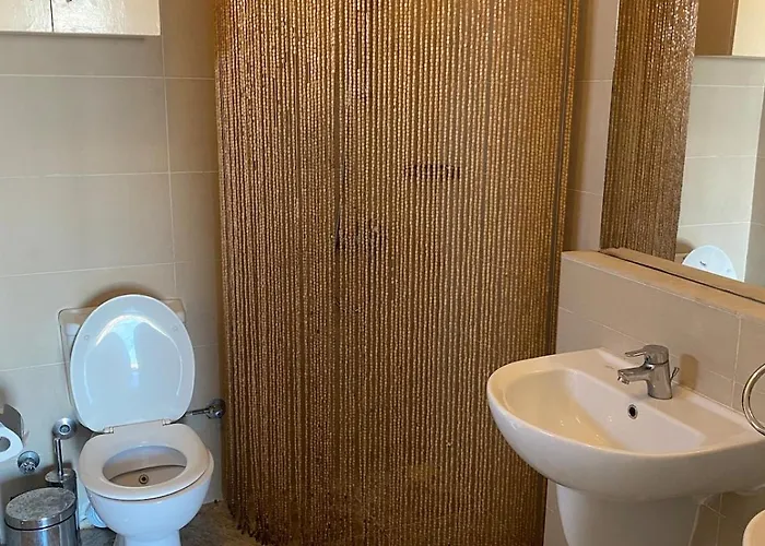 Apartamento Spacious 2br Pool-view In Hadaba