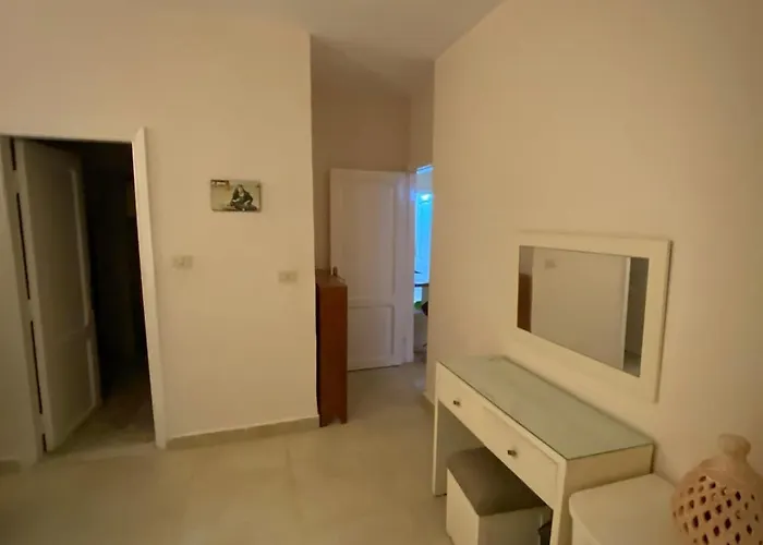 Spacious 2br Pool-view In Hadaba *