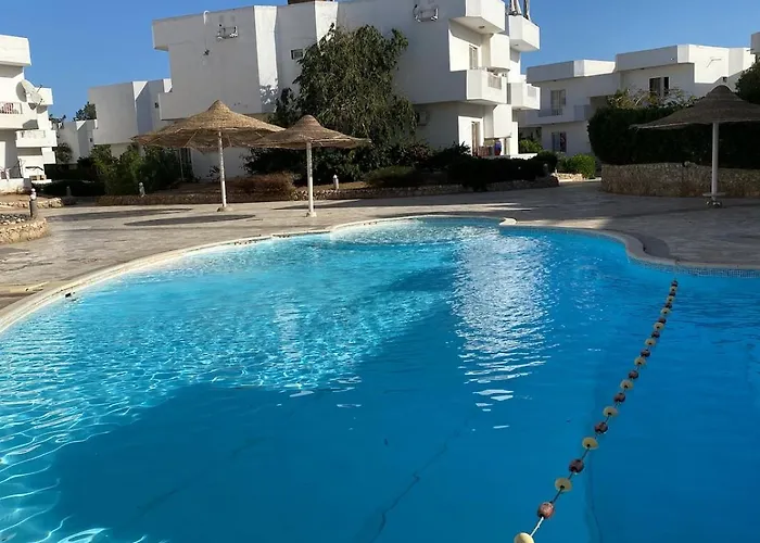 Spacious 2br Pool-view In Hadaba Apartamento